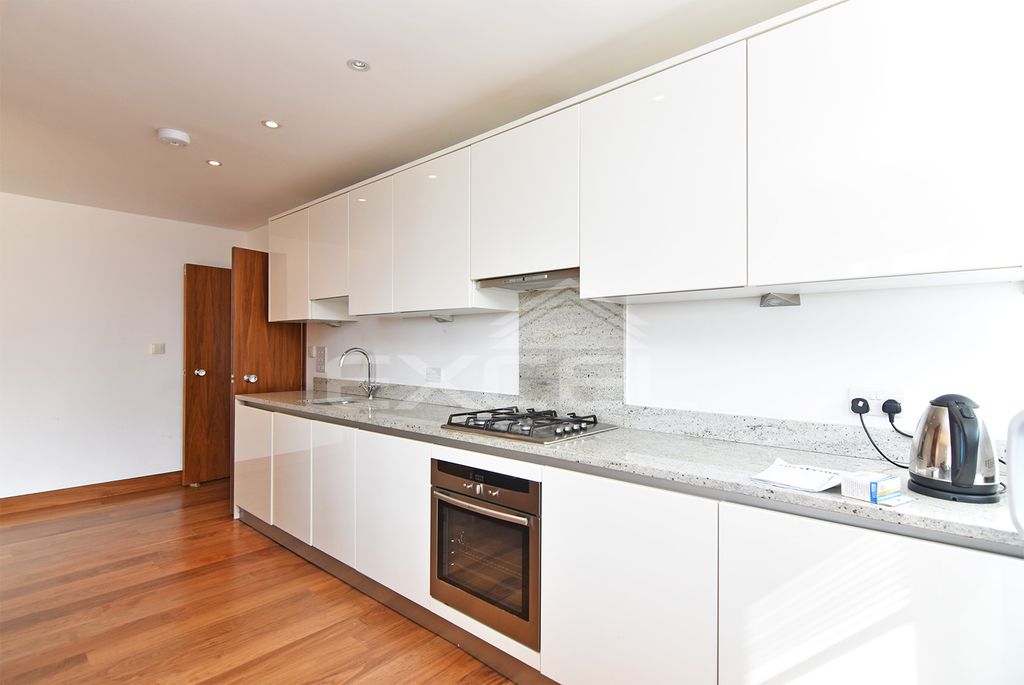 Property photo 3 of 11 Kitchen (1)