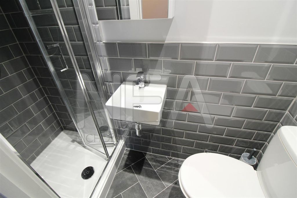 Property photo 2 of 6 Ensuite
