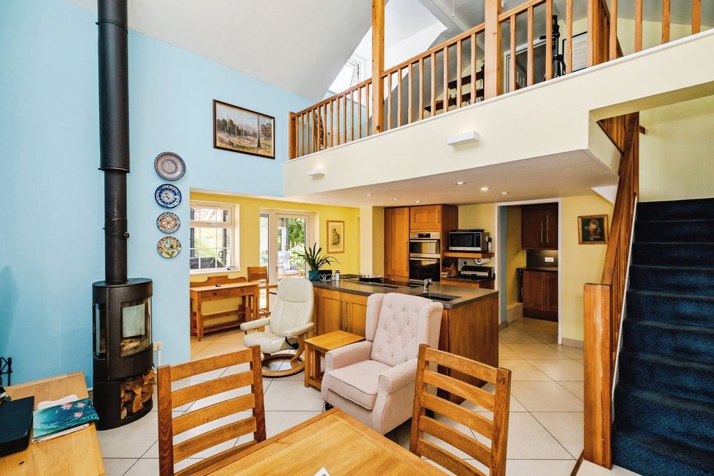 Property photo 2 of 36
