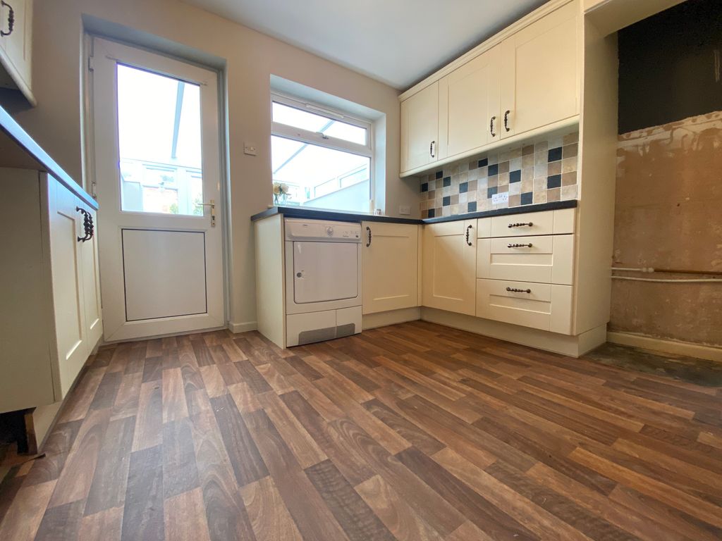 Property photo 2 of 18 Kitchen