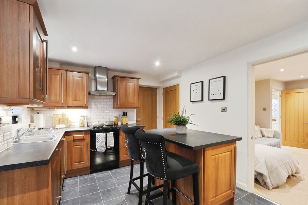 Property photo 3 of 19 Kitchen/Diner