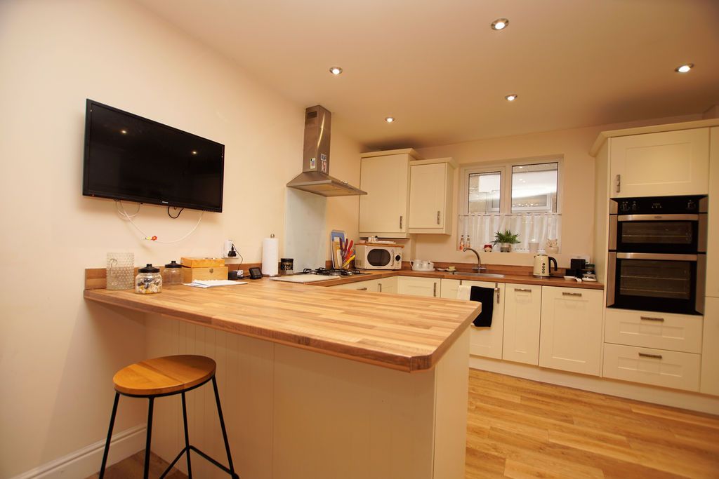 Property photo 2 of 25 Kitchen/ Diner