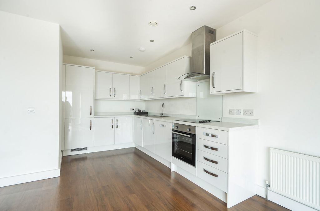 Property photo 3 of 10 Kitchen