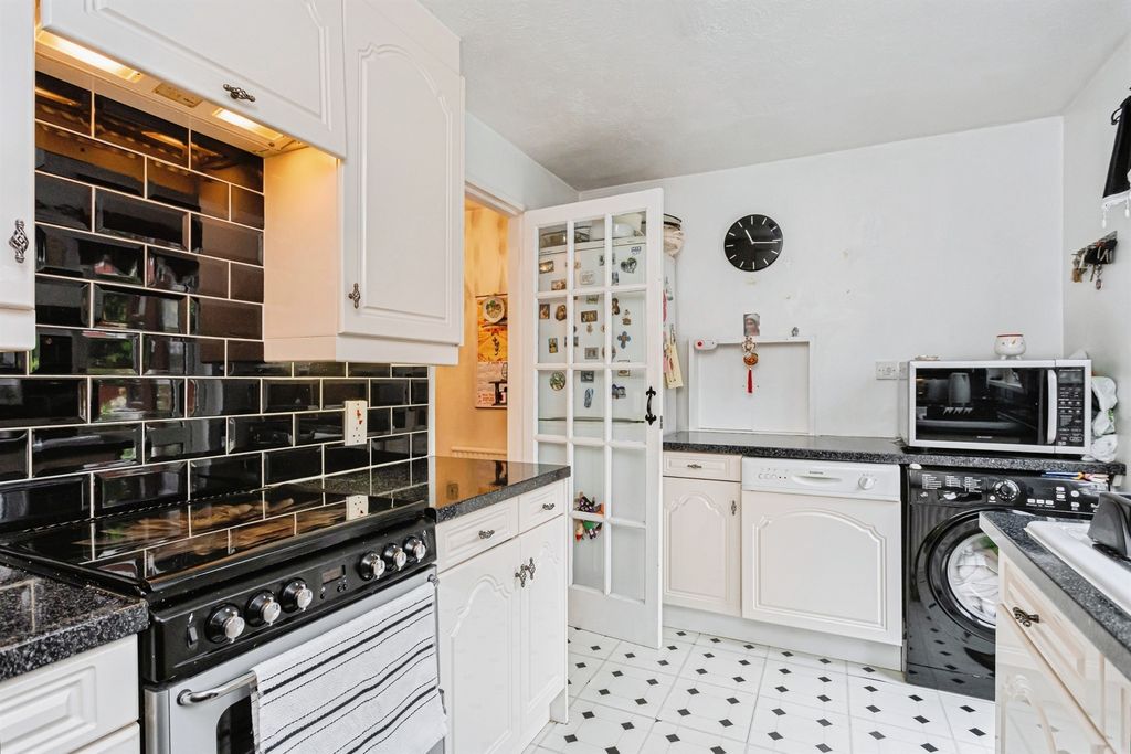 Property photo 3 of 15