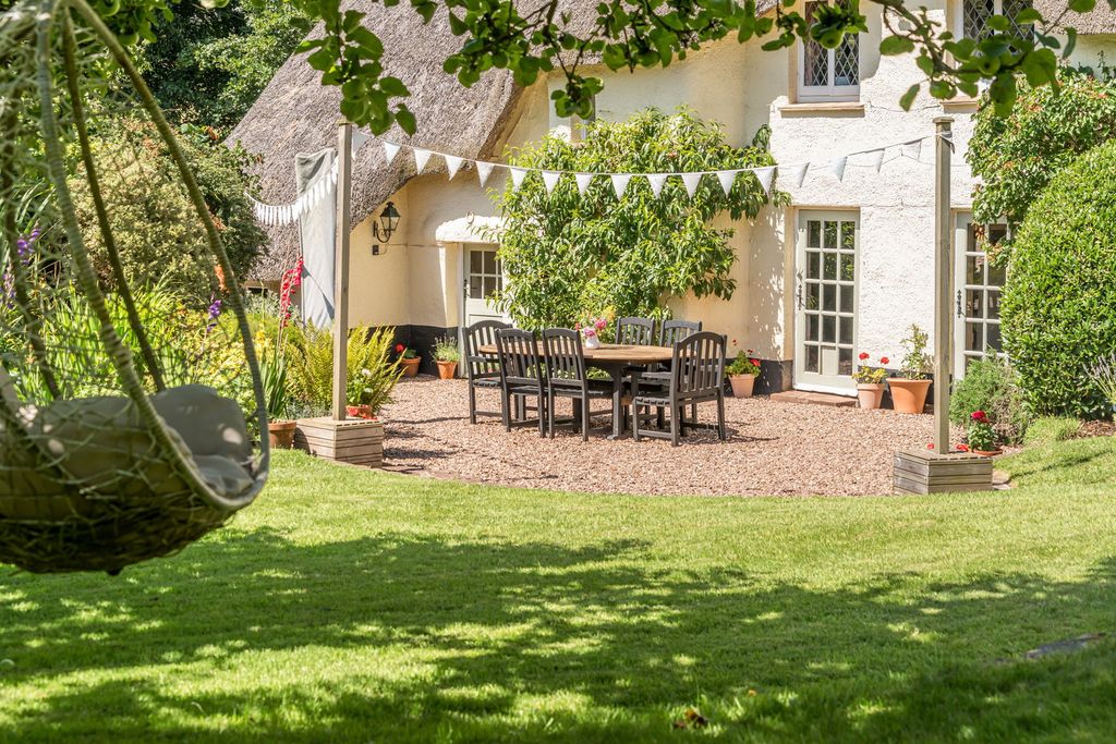 Property photo 2 of 27