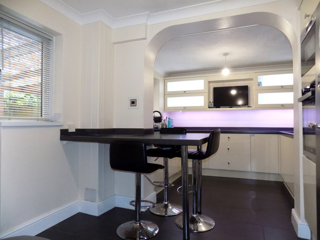 Property photo 2 of 17 Kitchen