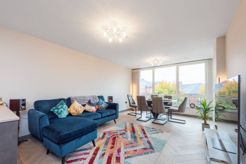 Property photo 2 of 12