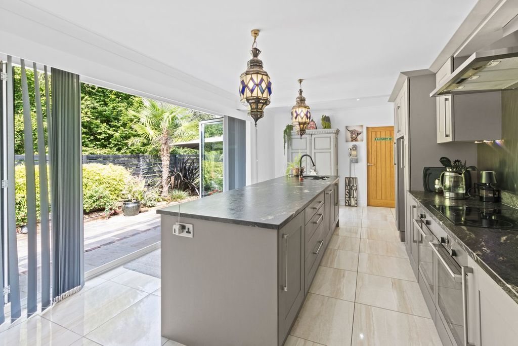 Property photo 2 of 31