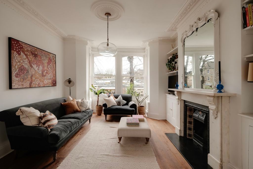 Property photo 3 of 17 Sitting Room