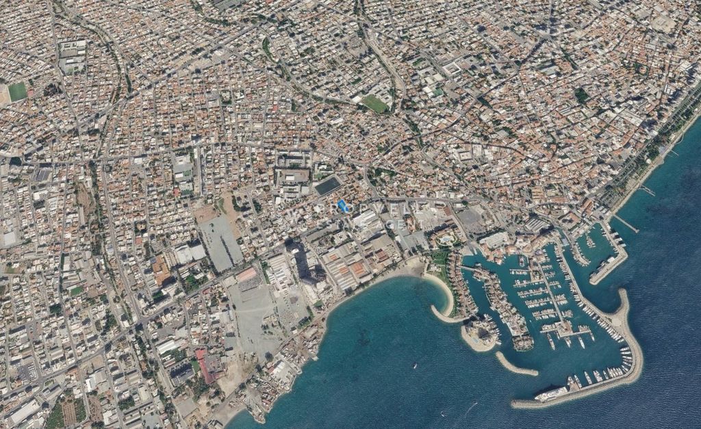 Property photo 1 of 2