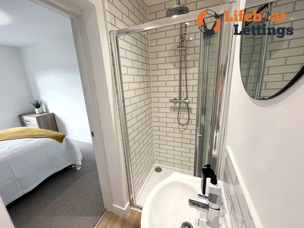 Property photo 3 of 9 Bedroom 4 Ensuite