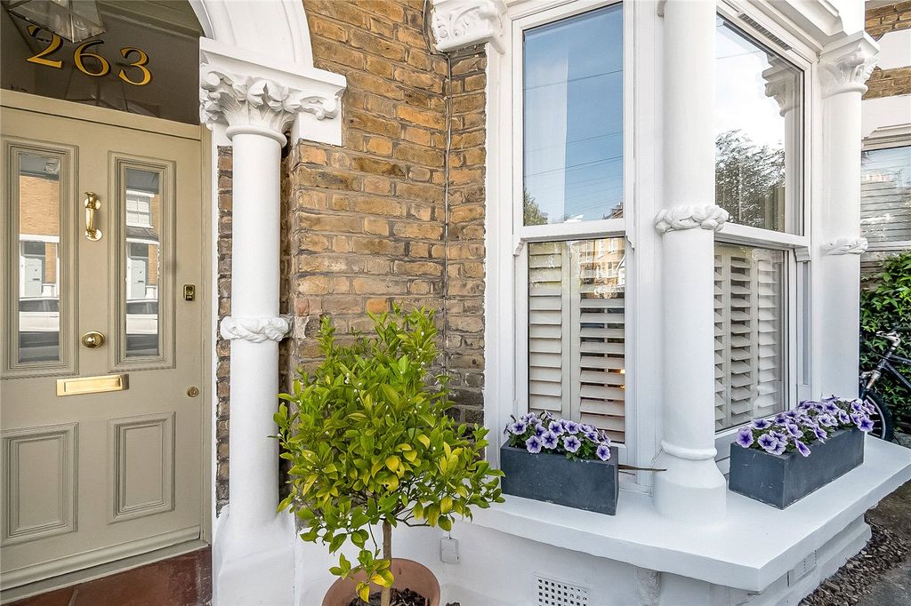 Property photo 1 of 19 External
