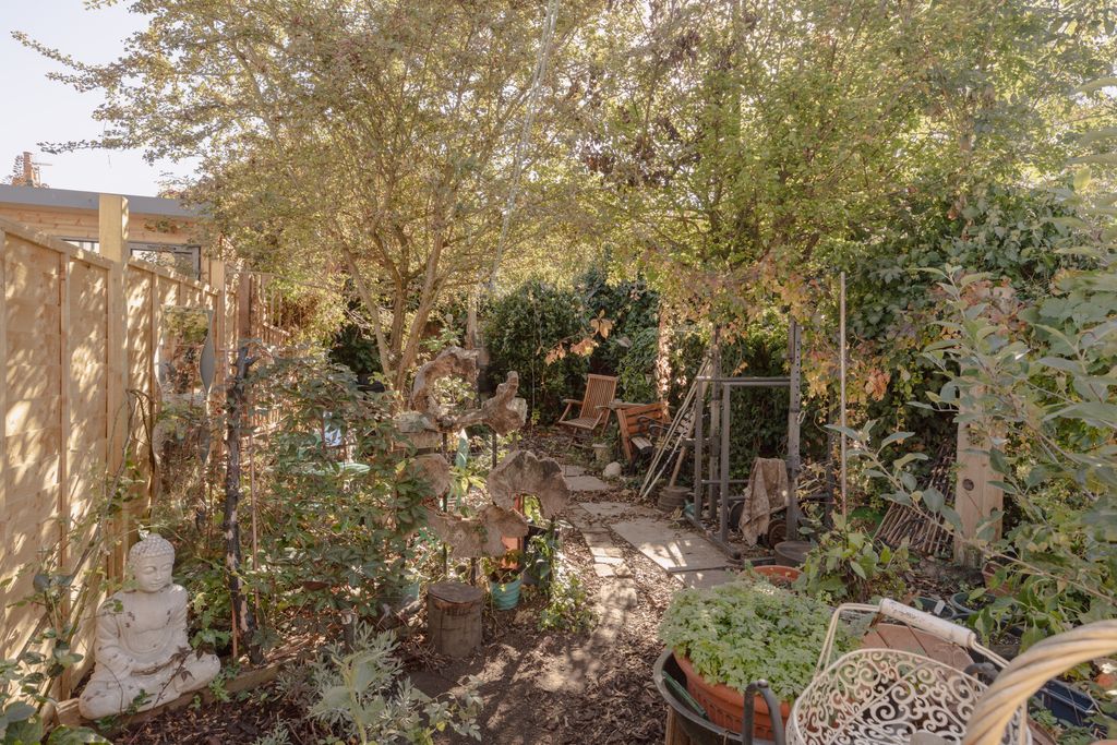 Property photo 2 of 23