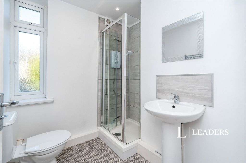 Property photo 2 of 6 Bathroom