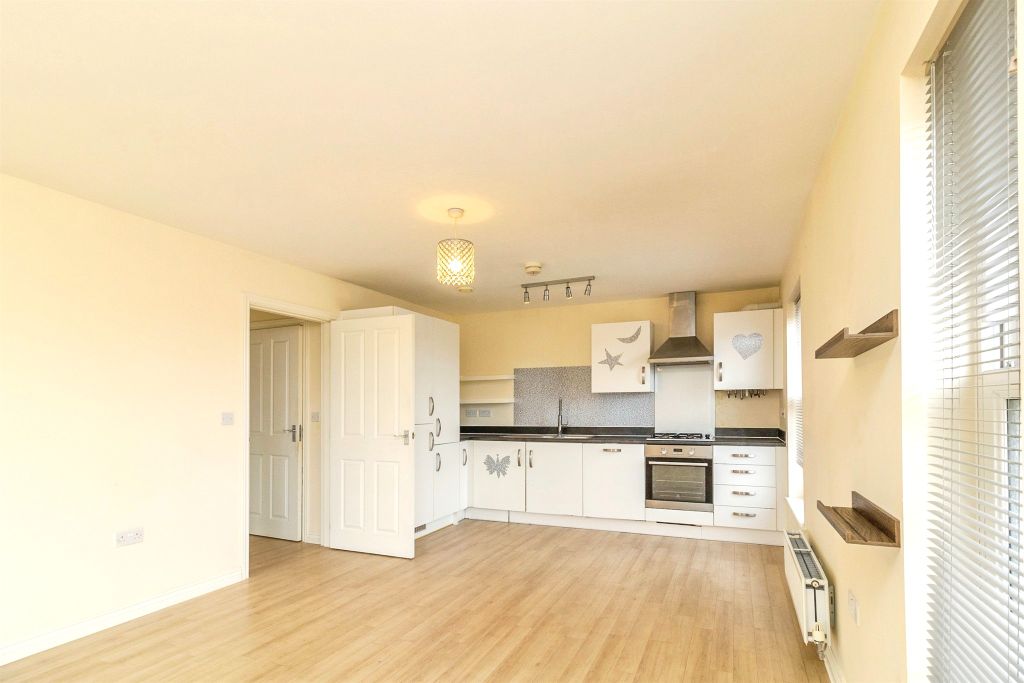 Property photo 2 of 11 Kitchen
