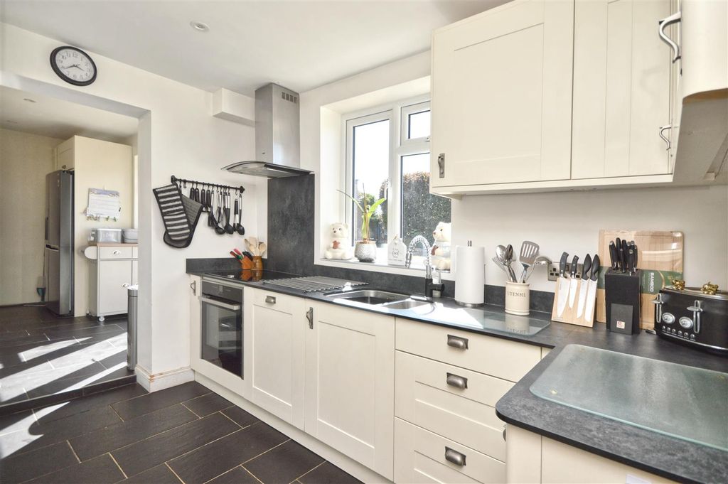 Property photo 2 of 14 Kitchen
