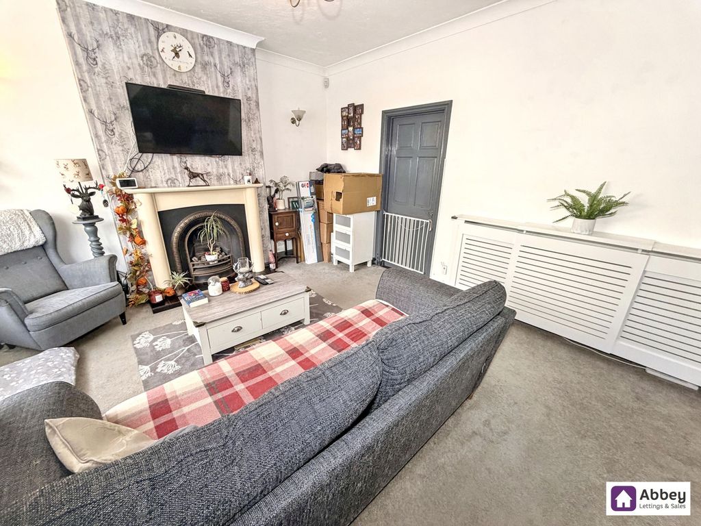 Property photo 2 of 14 Lounge