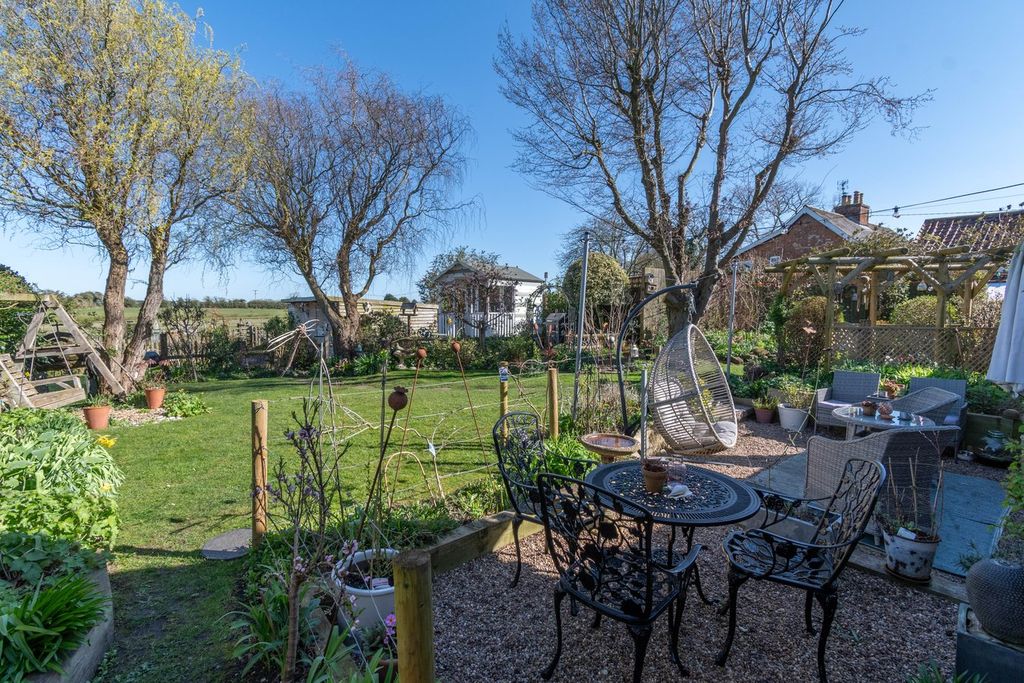 Property photo 2 of 21