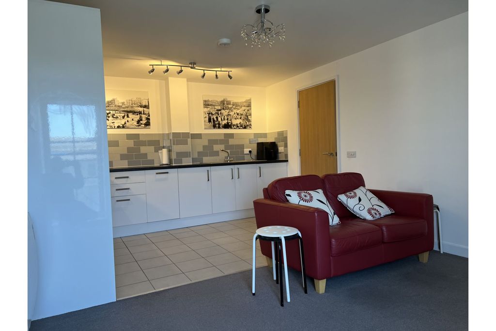 Property photo 2 of 6 Lounge