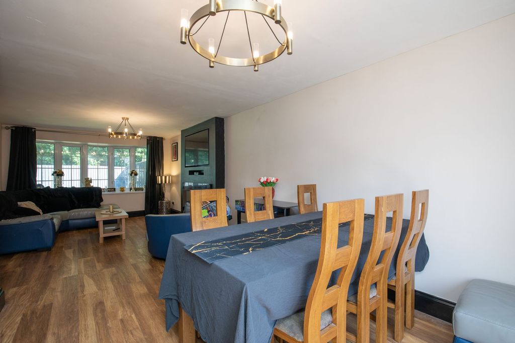 Property photo 3 of 26