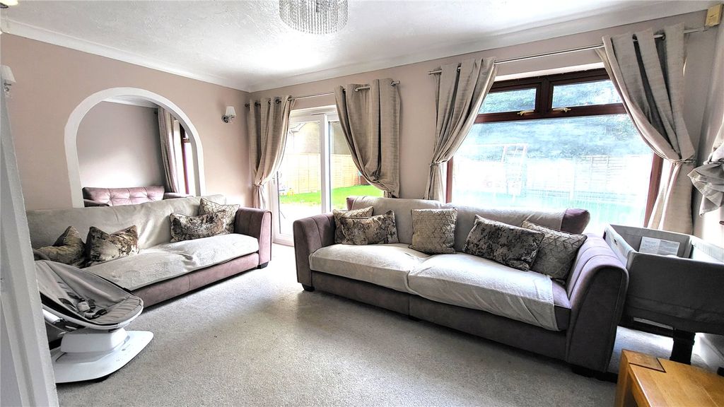 Property photo 3 of 11 Picture 3