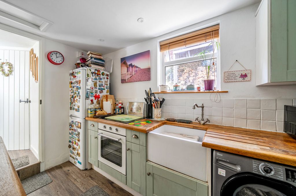 Property photo 3 of 17 Kitchen