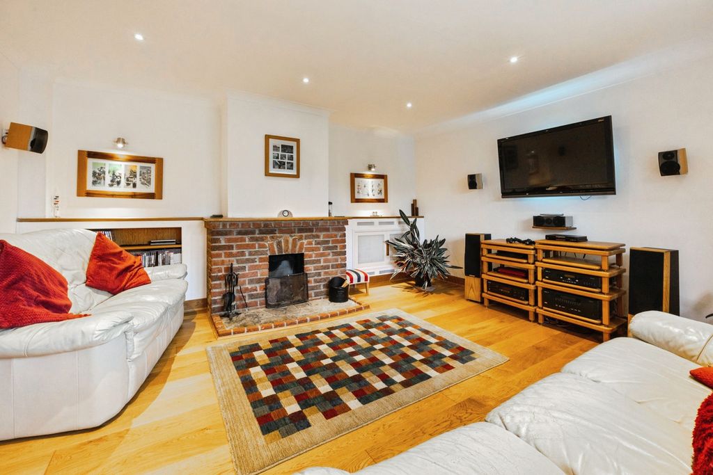 Property photo 3 of 42