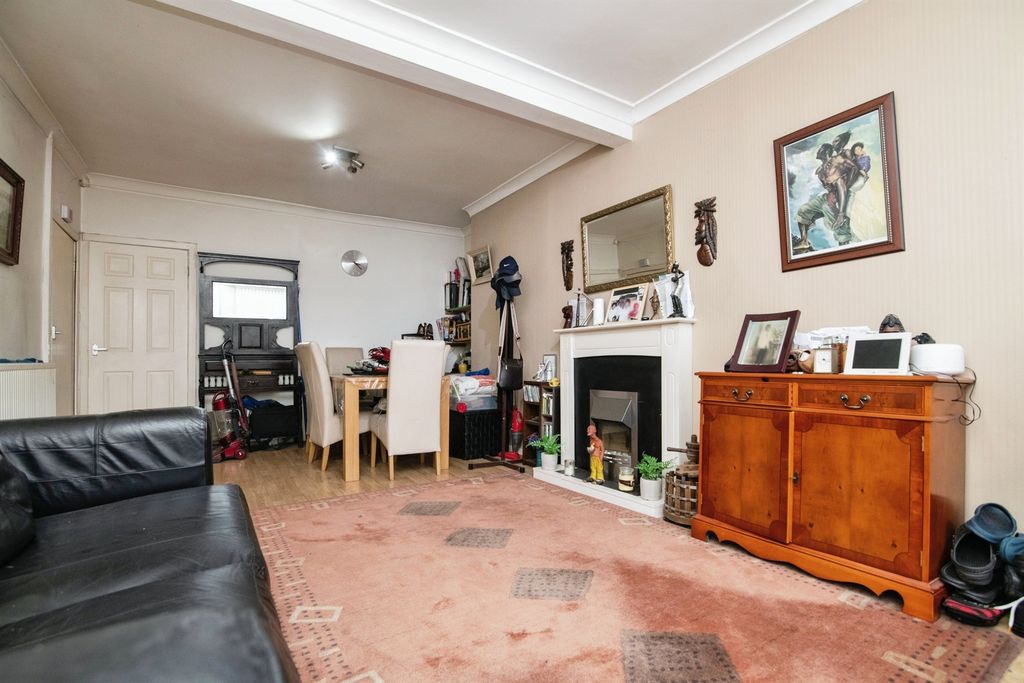 Property photo 2 of 11