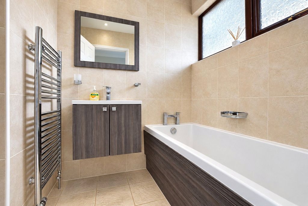 Property photo 3 of 10 3 - Picture No. 03