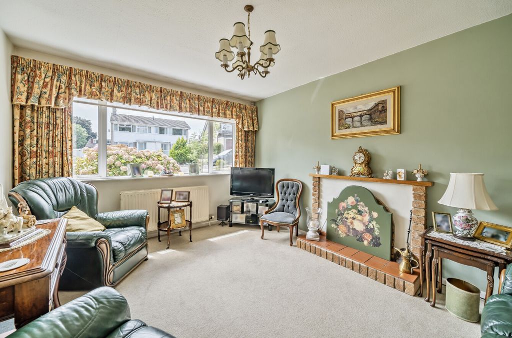 Property photo 2 of 18 1335852-17-689A2E...
