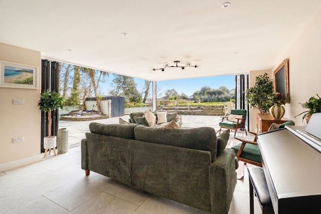 Property photo 3 of 32