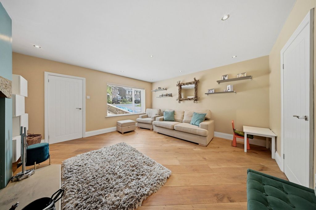Property photo 3 of 38