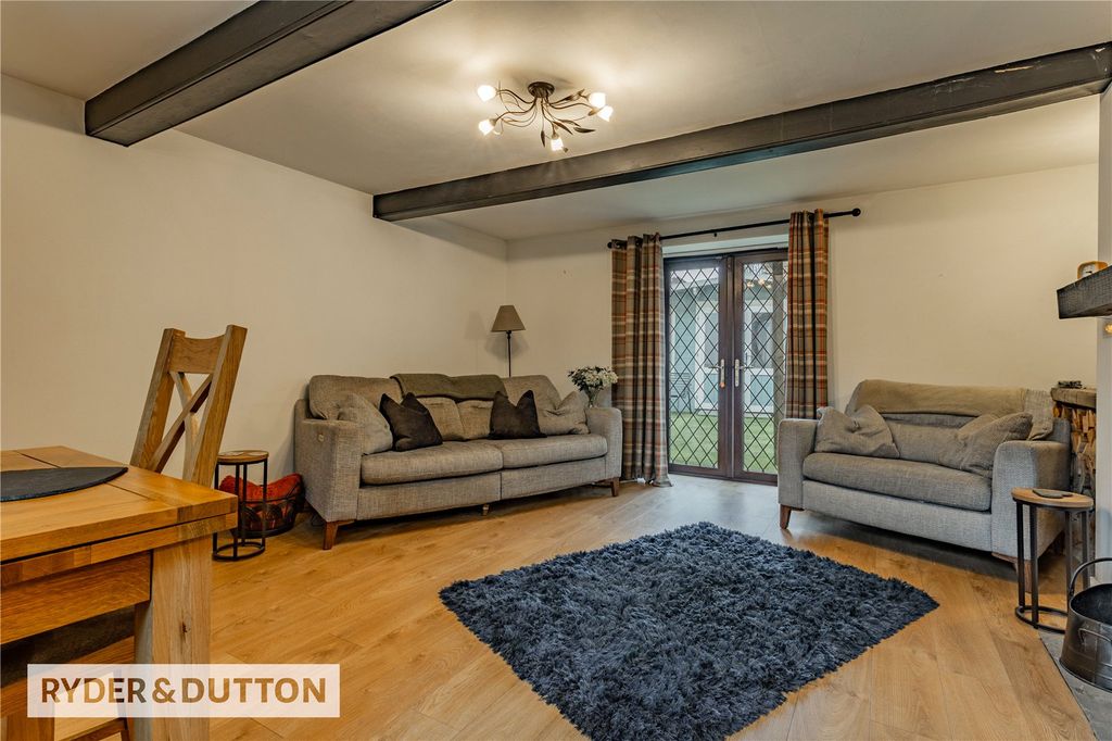 Property photo 2 of 22 Lounge