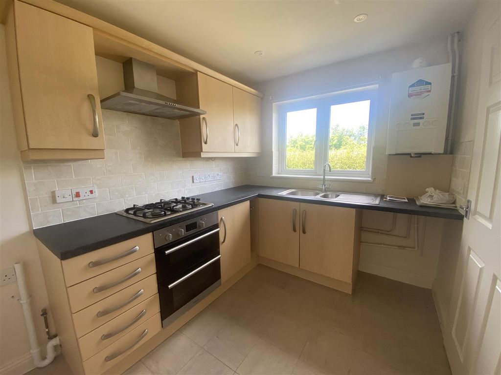 Property photo 2 of 8 Kitchen