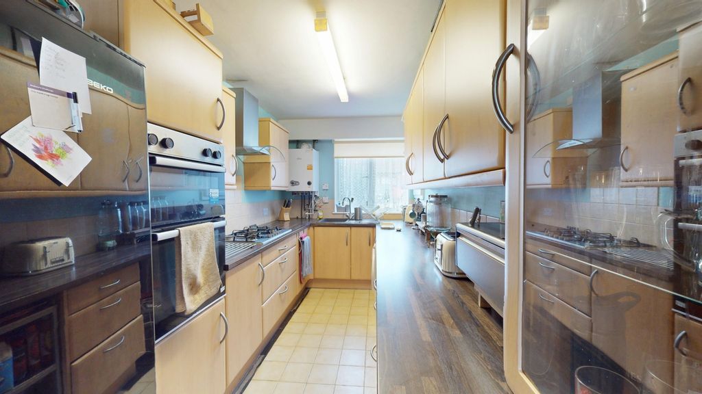 Property photo 2 of 23 4264812