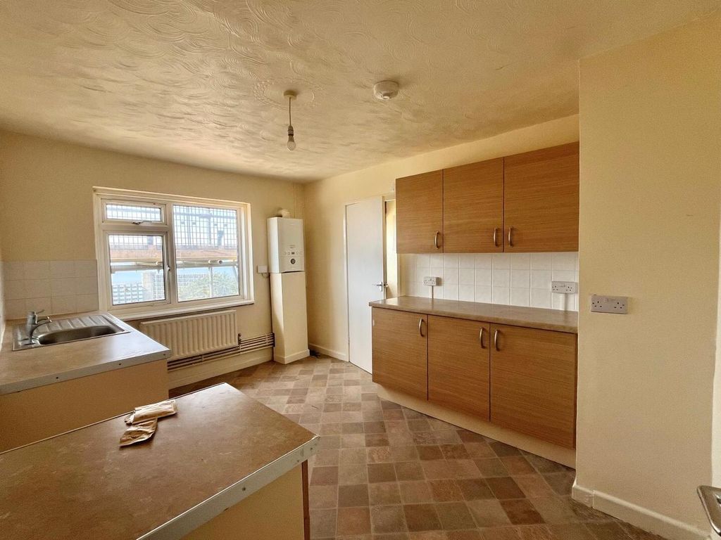 Property photo 3 of 9 Kitchen