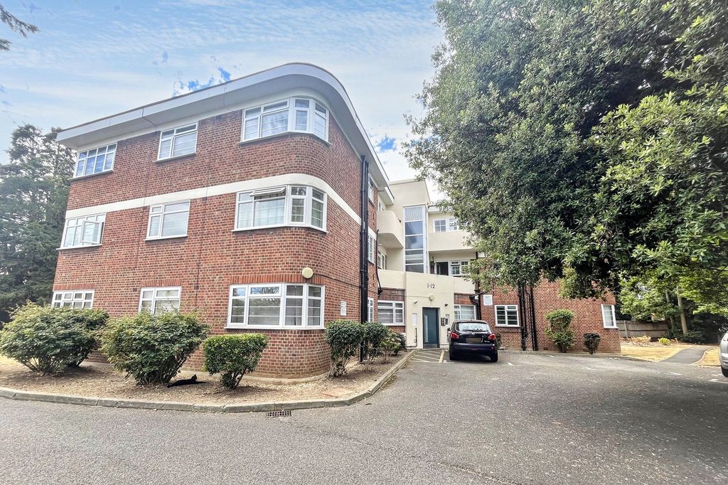 Property photo 1 of 19 11 Benwood Court, Benhill Wood Road, Sutton, Sm1 3Ss