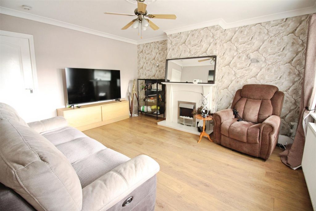 Property photo 2 of 11 Living Room