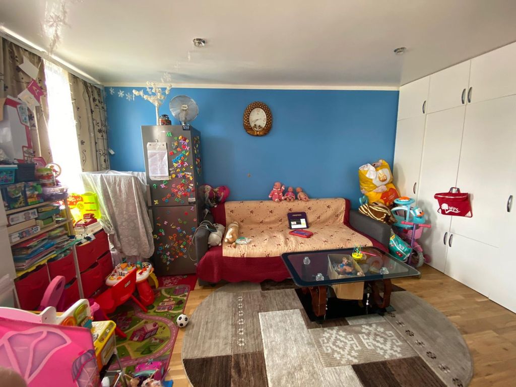 Property photo 2 of 6 Lounge