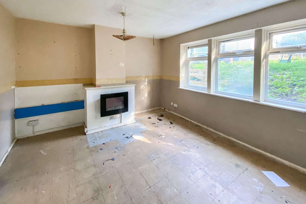 Property photo 2 of 18 24 Pockeridge Road, Corsham, Wiltshire, Sn13 9Sb