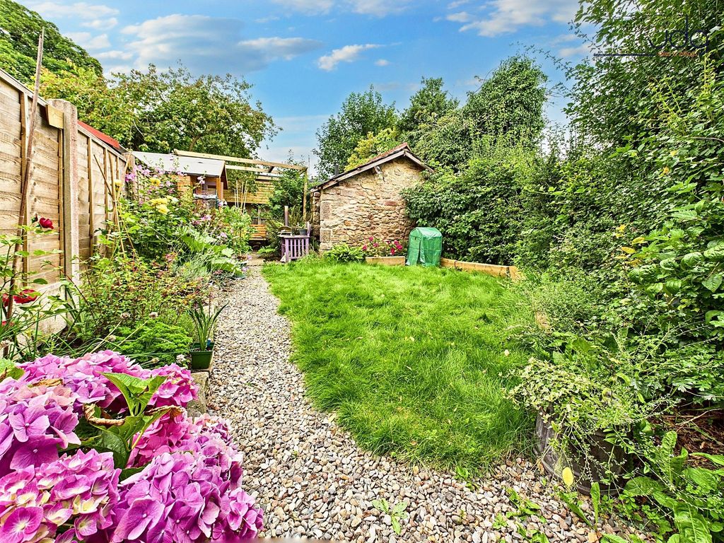 Property photo 2 of 17 Divorced Garden