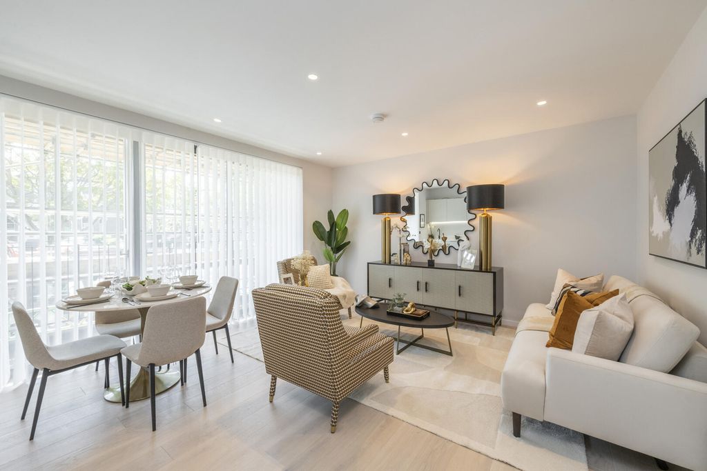 Property photo 3 of 19 Living Room