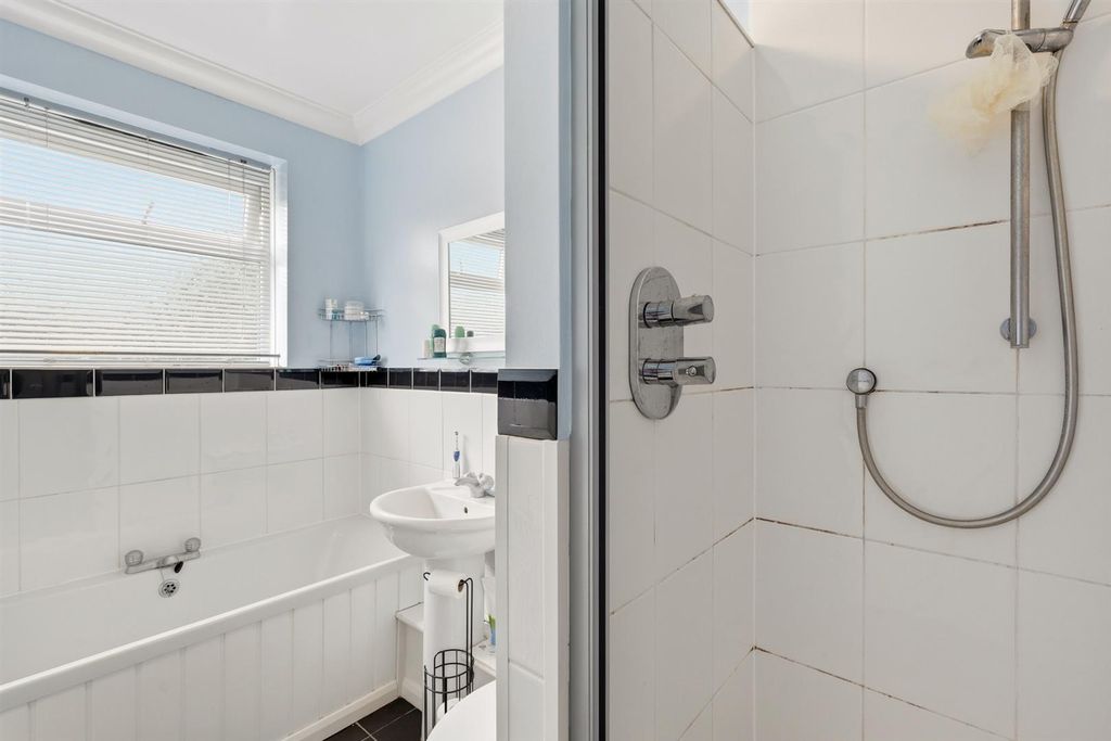 Property photo 2 of 14 Flat128-Earlhamcourt-008.Jpg