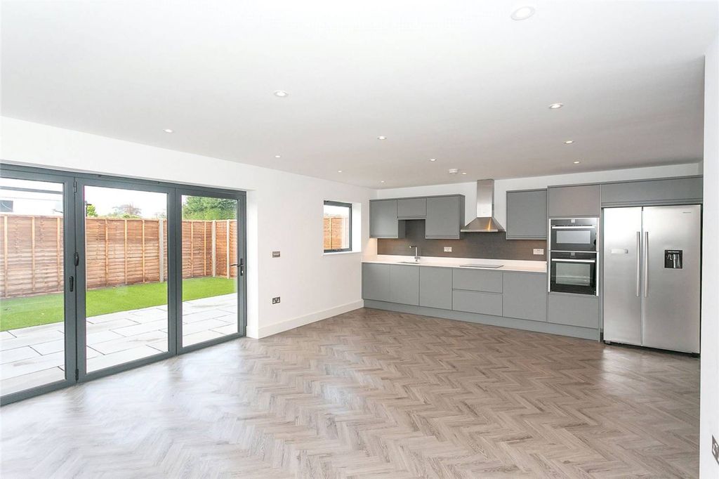 Property photo 2 of 6