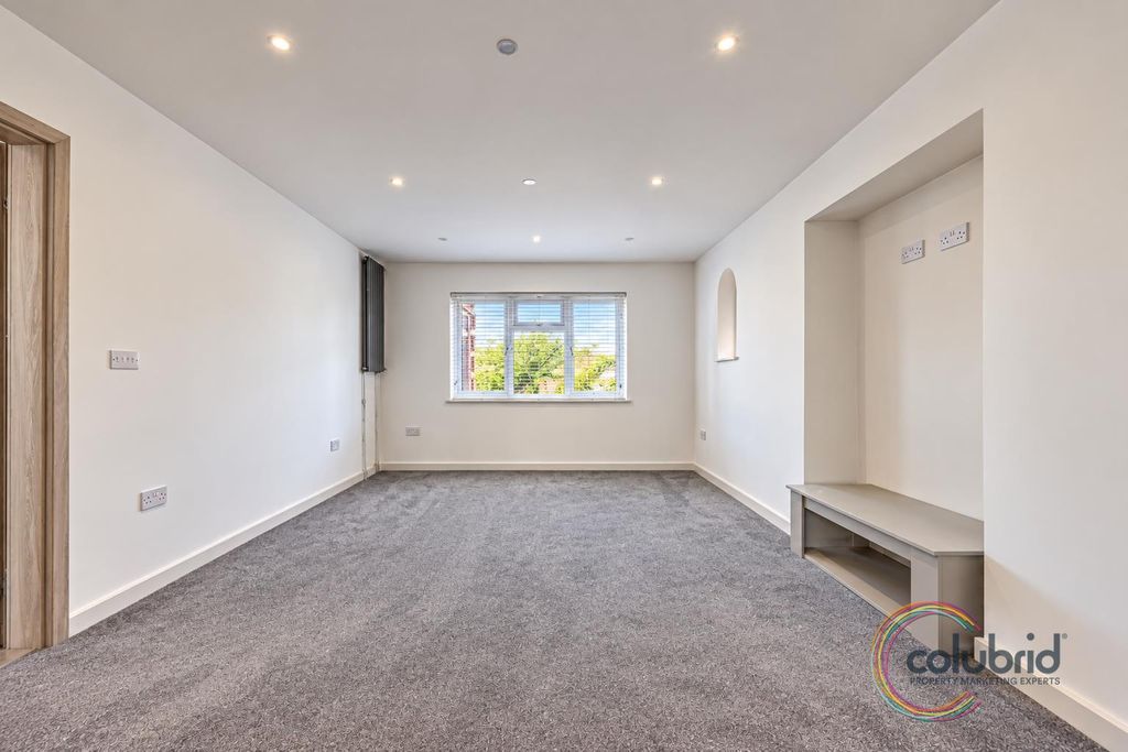 Property photo 2 of 30