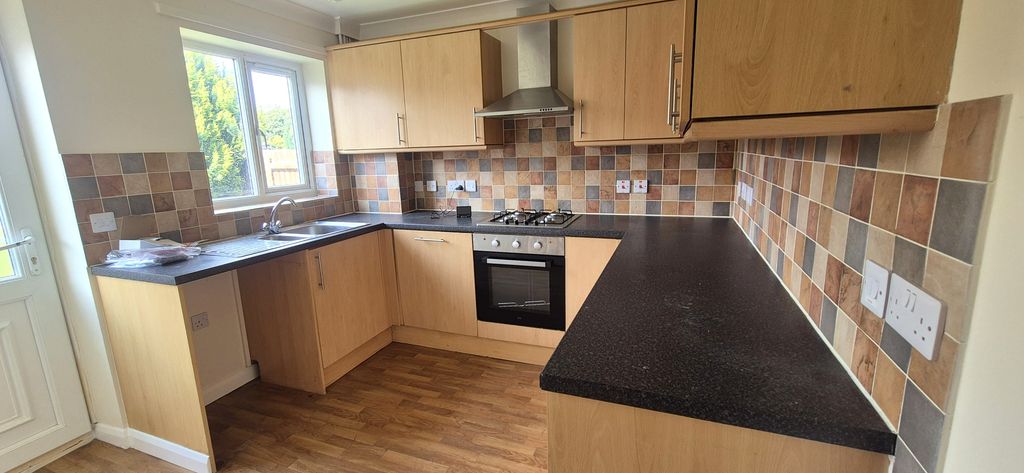 Property photo 3 of 5 Kitchen