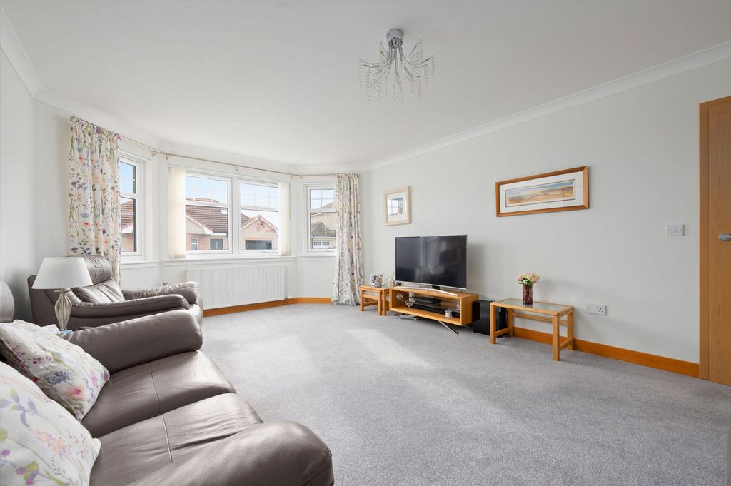 Property photo 2 of 30