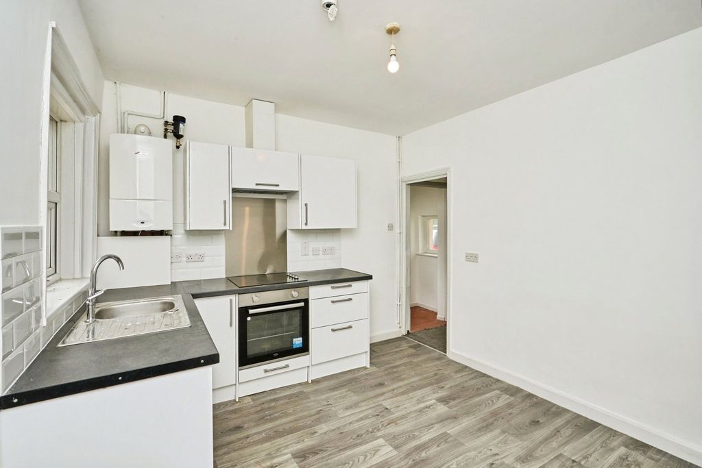 Property photo 3 of 12 Kitchen/Diner