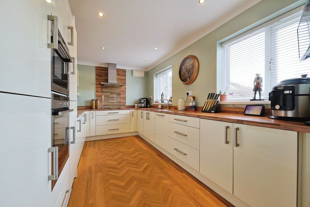 Property photo 3 of 18 2536479