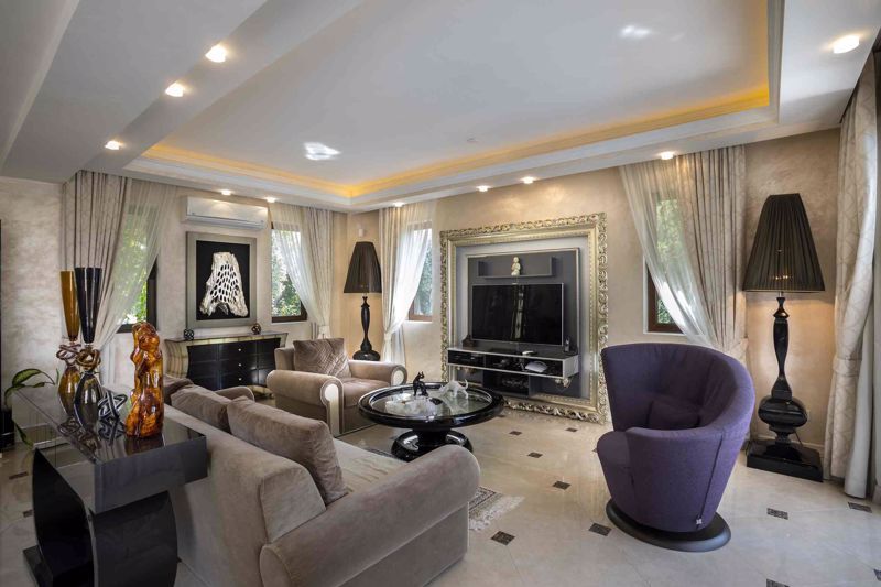 Property photo 3 of 35 Lounge